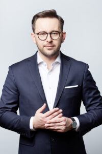 Piotr Sawicki ADWOKAT – WSPÓLNIK ZARZĄDZAJĄCY