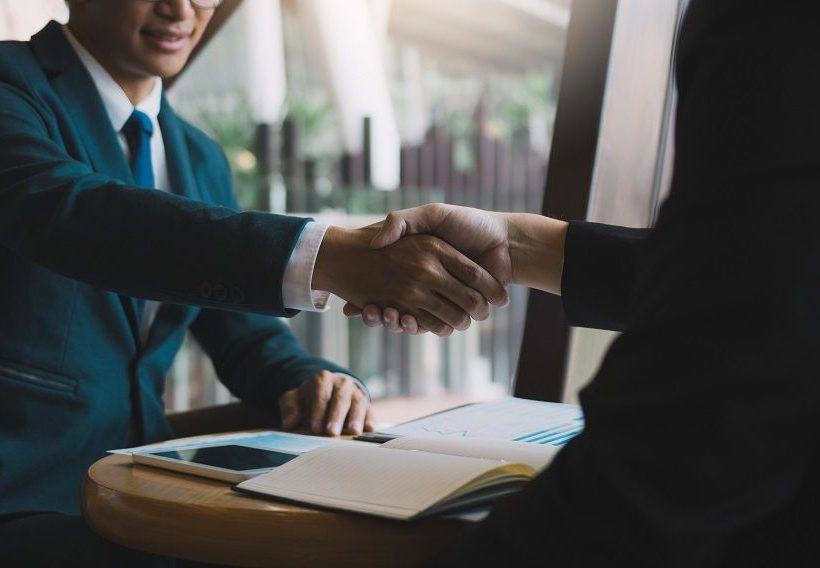 Jak przedłużyć zezwolenie na pracę w Polsce dla cudzoziemca?