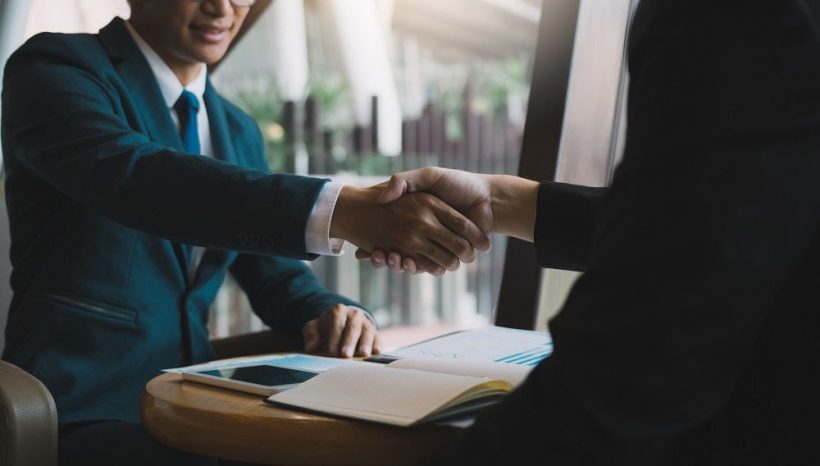 Jak przedłużyć zezwolenie na pracę w Polsce dla cudzoziemca?